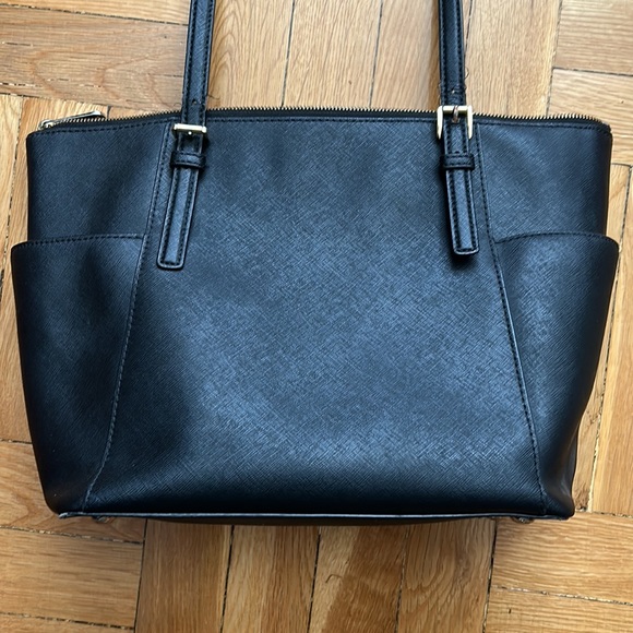 Michael Kors Jet Set Tote - Picture 4 of 10